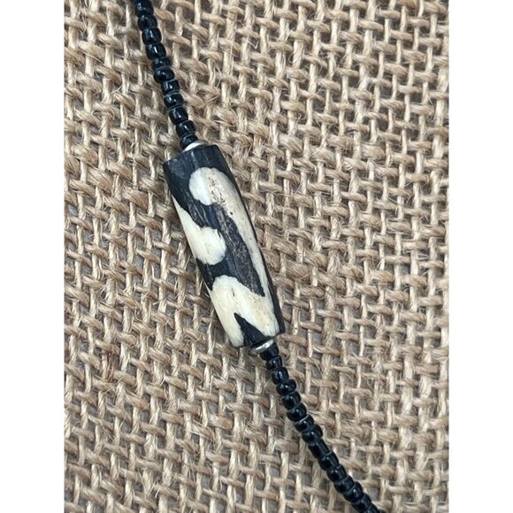 Vintage Black Seed Bead Necklace Carved Bone Pendant Screw Barrel Clasp 17" - Picture 3 of 4